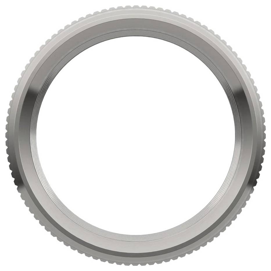 Metaliczny, okrągły mechanizm zębaty z równomiernie rozmieszczonymi zębami wzdłuż krawędzi, widziany z góry, ukazujący pusty środek na białym tle.