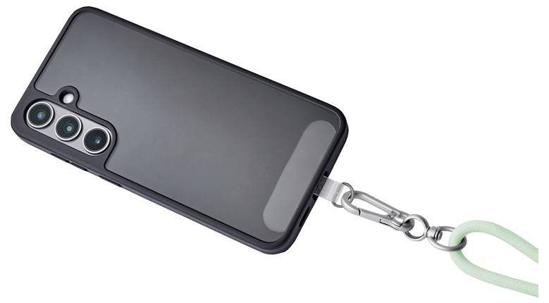 Smartfon w czarnej obudowie jest przymocowany do zielonego paska na nadgarstek za pomocą metalowego klipsa. Z tyłu widać trzy obiektywy aparatu.
