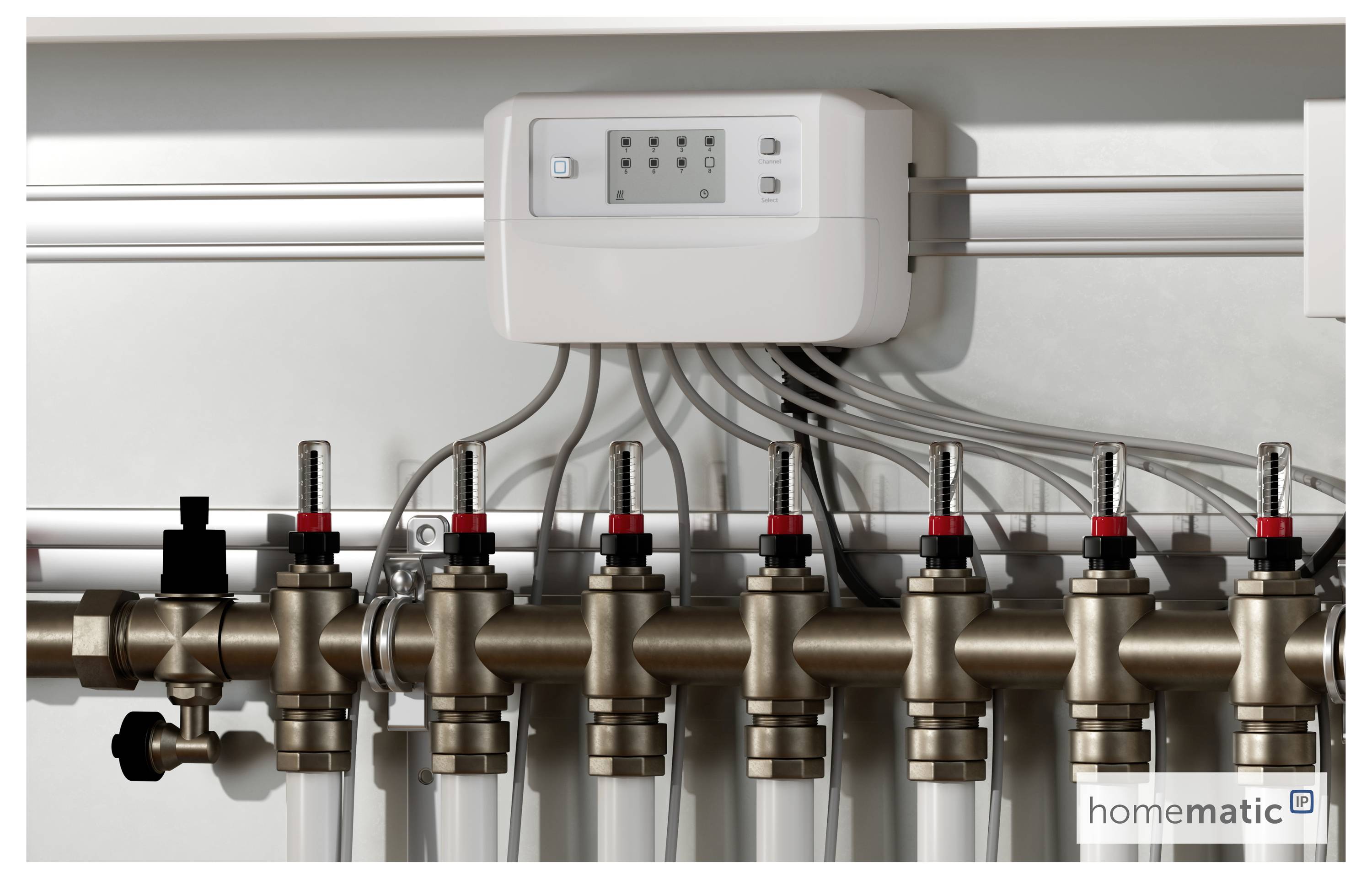 Panel sterujący podgrzewaniem wody z wieloma przyłączami rurkowymi i czerwonymi zaworami, oznaczony jako homematic, służący do zarządzania systemami grzewczymi.
