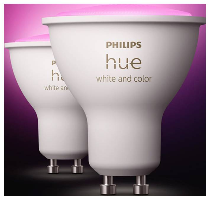 Dwie inteligentne żarówki Philips Hue z opcją „białego i kolorowego" światła, przeznaczone do regulowanego oświetlenia.