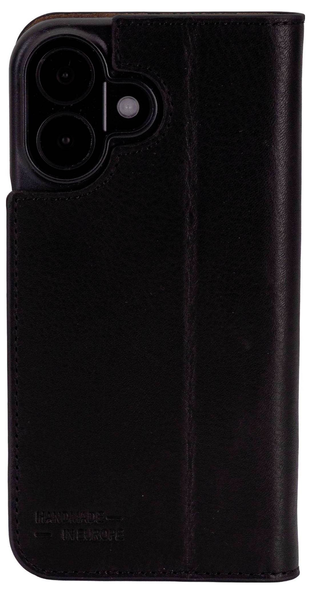 Czarna skórzana obudowa na telefon z klapką pokazuje wycięcia na obiektywy aparatu i lampę błyskową.