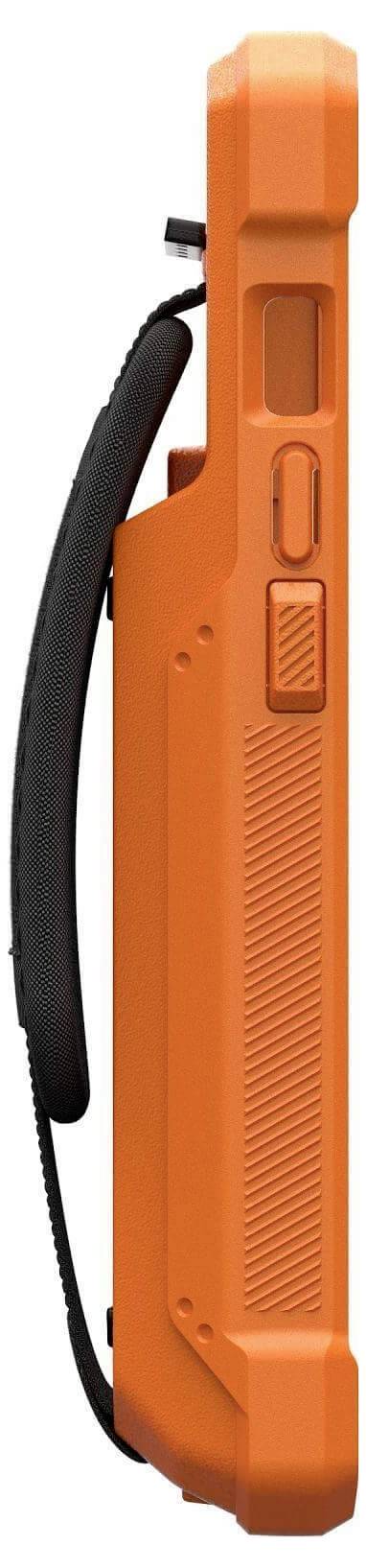 Widok z boku pomarańczowej, wytrzymałej obudowy z uchwytem, przeznaczonej dla tabletów lub podobnych urządzeń, z wycięciami na przyciski i teksturowanym uchwytem.