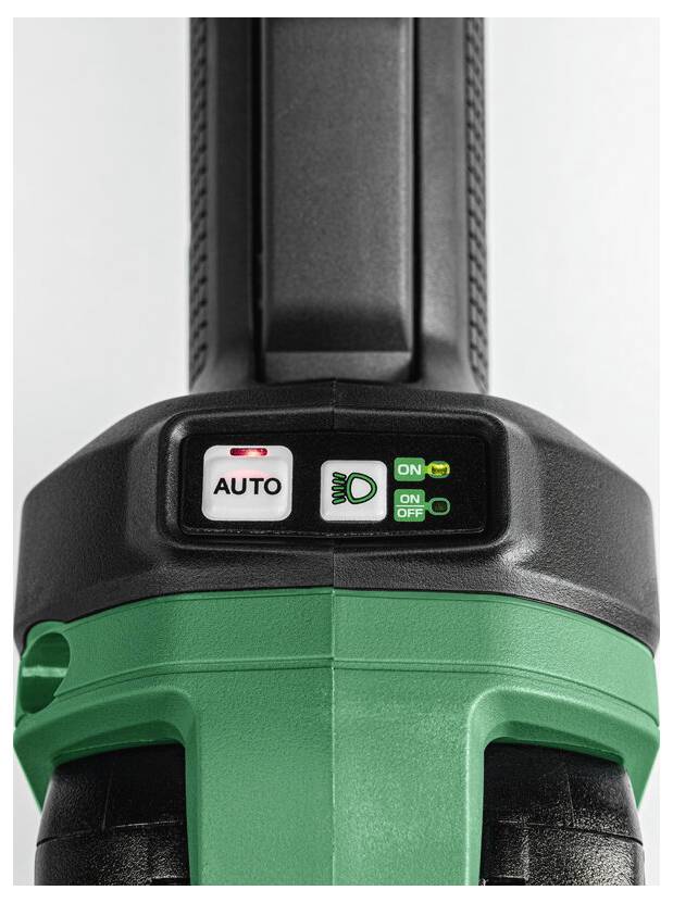 Zbliżenie zielonego i czarnego narzędzia elektrycznego z widocznymi przyciskami sterowania oznaczonymi jako 'AUTO', symbol światła oraz 'WŁ./WYŁ.' z zielonymi wskaźnikami.