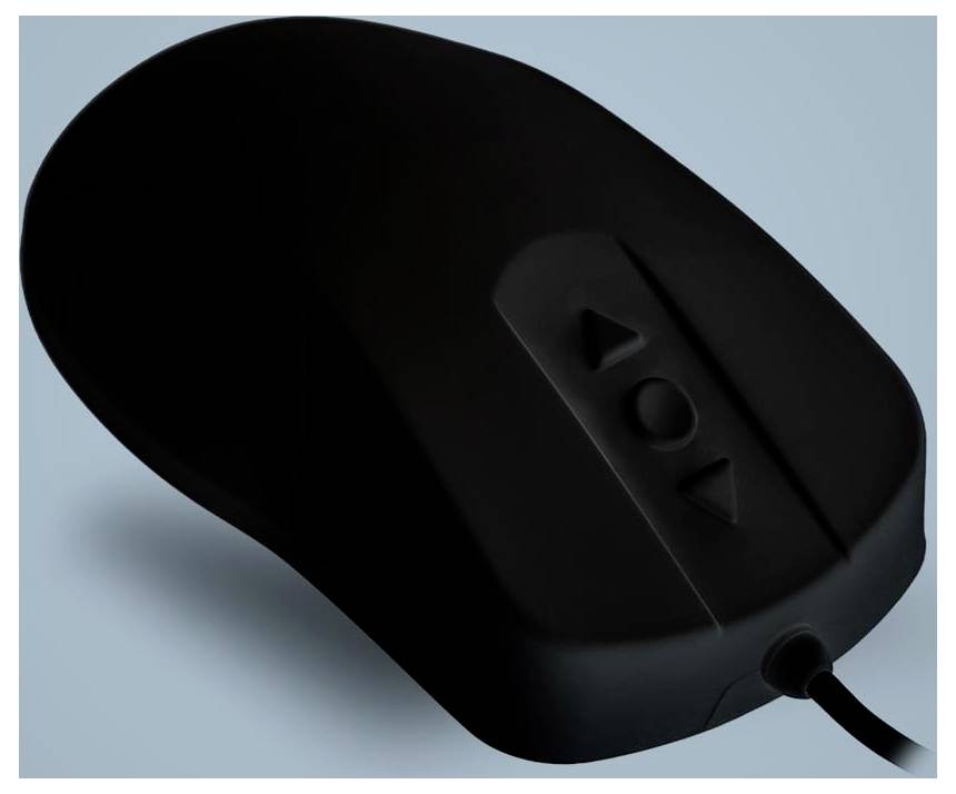 Czarna przewodowa mysz komputerowa z trójkątnymi przyciskami na górze, umieszczona na jasnoniebieskim tle.