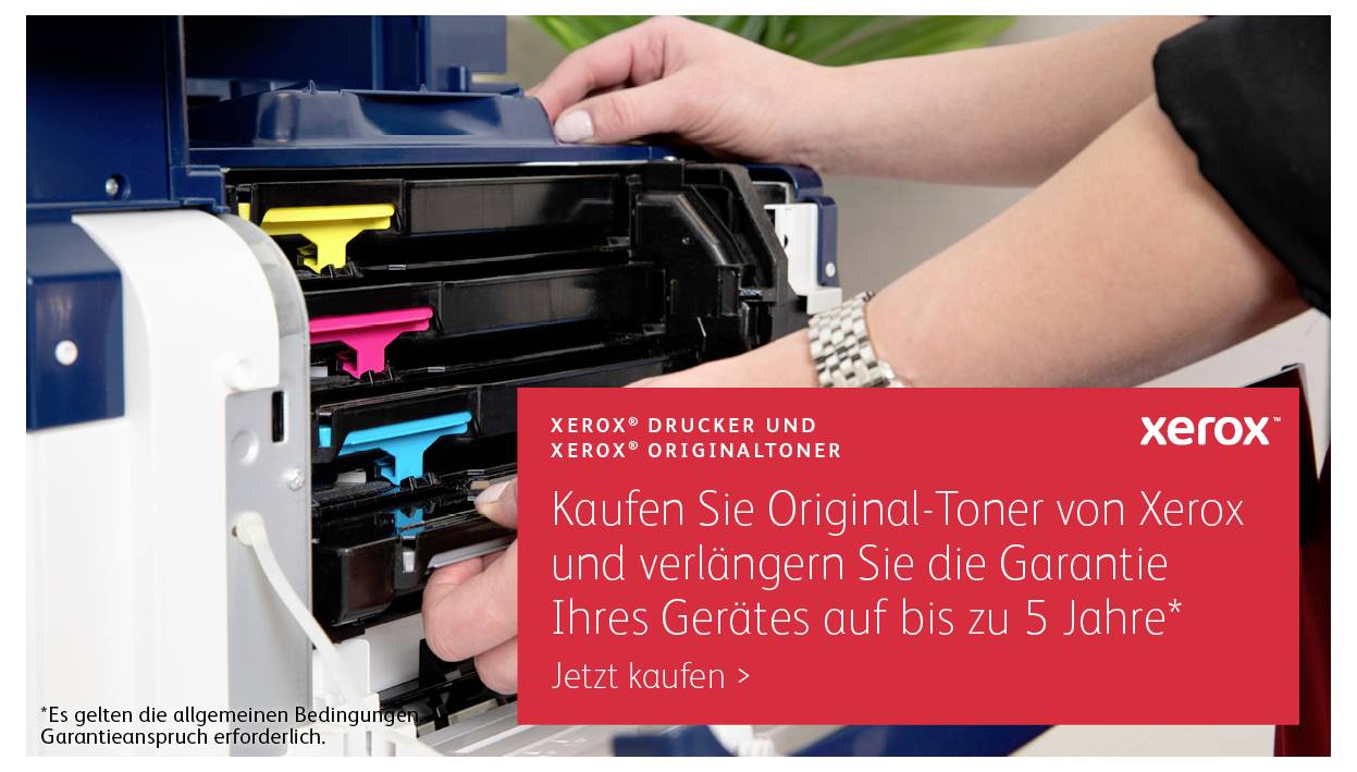 Dłoń wymienia toner w drukarce. Tekst w czerwonym polu: 'Kupuj oryginalne tonery Xerox i przedłuż gwarancję swojego urządzenia nawet do 5 lat. Kup teraz'.