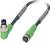 Zielony kabel M12 z kodowaniem C w kształcie kąta prostego, przedstawiający złącza męskie i żeńskie, używany do łączenia urządzeń przemysłowej sieci Ethernet.