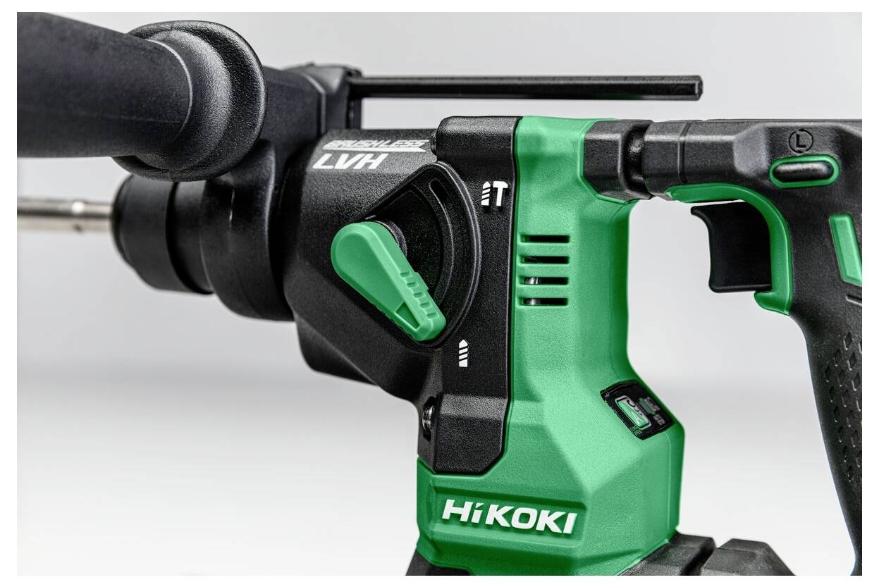 Zielono-czarna elektronarzędzie marki Hikoki z uchwytem i pokrętłem regulacyjnym, przeznaczone do wiercenia lub podobnych prac budowlanych.