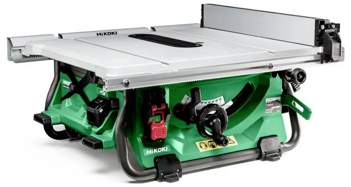 Zielono-srebrna piła stołowa z dużą tarczą tnącą i regulowaną prowadnicą do precyzyjnego i wydajnego cięcia drewna.