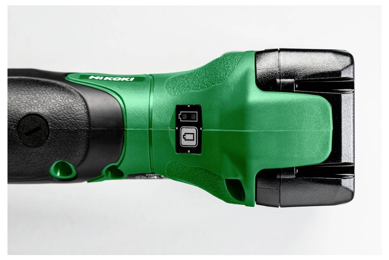 Zbliżenie uchwytu elektronarzędzia w kolorach zielonym i czarnym z widocznym przyciskiem włącznika i logo.