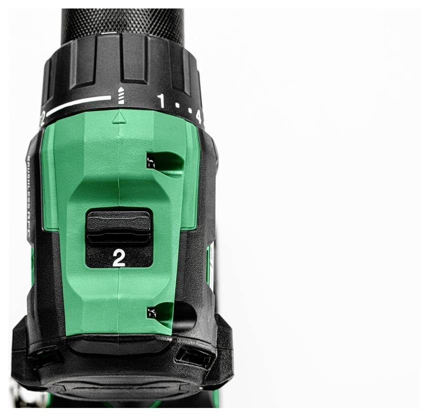 Zielono-czarna wiertarka akumulatorowa z widocznym pokrętłem regulacji ustawionym na '2', wskazującym na określone ustawienie momentu obrotowego narzędzia.