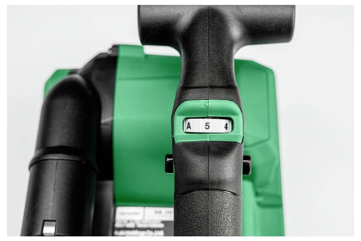 Zbliżenie uchwytu elektronarzędzia w kolorach czarnym i zielonym, z widocznym oznaczeniem ustawienia A 5 4.