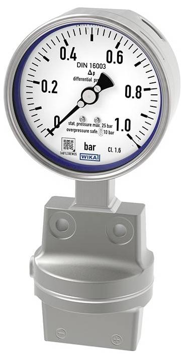 Manometr wskazujący ciśnienie różnicowe w zakresie od 0 do 1 bara.