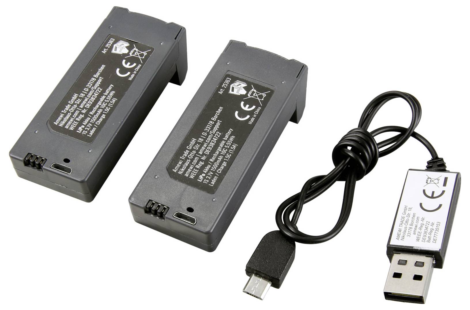 Dwie akumulatorki oraz kabel USB do ładowania urządzenia zdalnie sterowanego, z informacjami o napięciu i pojemności na etykietach baterii.