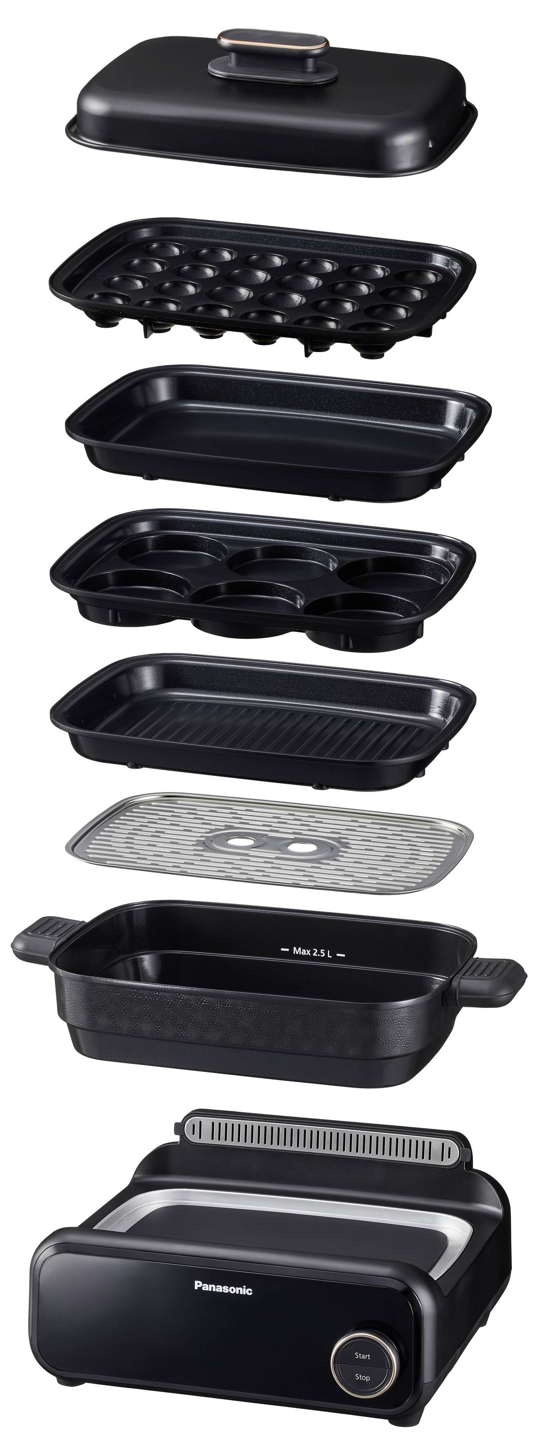 Widok z perspektywy wielofunkcyjnego grilla z różnymi zdejmowanymi płytkami, w tym opcjami do grillowania, gotowania na parze i przyrządzania jajek.