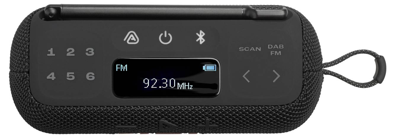 Przenośne czarne radio z wyświetlaczem cyfrowym pokazującym 'FM 92.30 MHz'. Przyciski obejmują włączanie/wyłączanie, Bluetooth oraz ponumerowane presety.