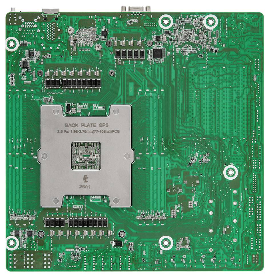 Zielona płytka drukowana z różnymi elementami elektronicznymi, w tym rezystorami, kondensatorami i złączami, oznaczona napisem 'Back Plate SP6.'