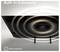 "Zintegrowany Subwoofer" wyświetlony na obrazie telewizora z falami dźwiękowymi emitowanymi z głośnika umieszczonego poniżej.