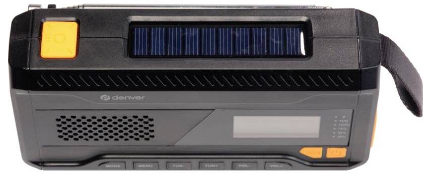 Przenośne, czarne radio awaryjne z panelem słonecznym, pomarańczowymi przyciskami i uchwytem do przenoszenia. Wyposażone w wyświetlacz cyfrowy i głośnik.
