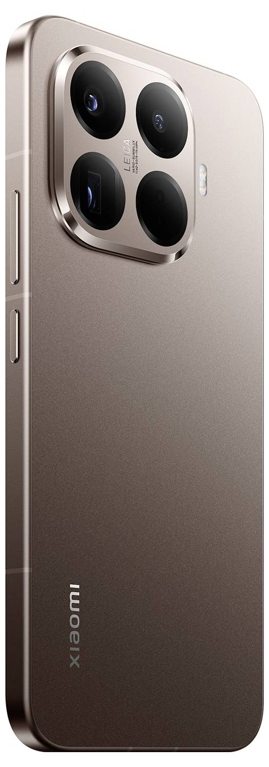 Smukły, brązowy smartfon z systemem czterech kamer z tyłu, charakteryzujący się metalicznym wykończeniem i logo marki 'xiaomi'.