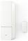 Biały inteligentny czujnik do domu, o prostokątnym kształcie, z małą diodą sygnalizacyjną w dolnej sekcji. Posiada osobną, małą prostokątną część pasującą do całości.