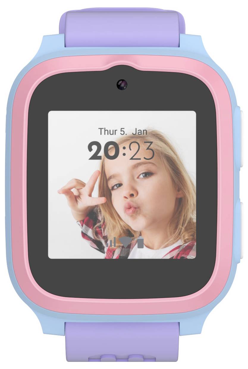 Smartwatch wyświetlający selfie dziecka oraz datę 'Czw. 5. Sty' z godziną '20:23'. Urządzenie ma fioletowy pasek i różową ramkę.