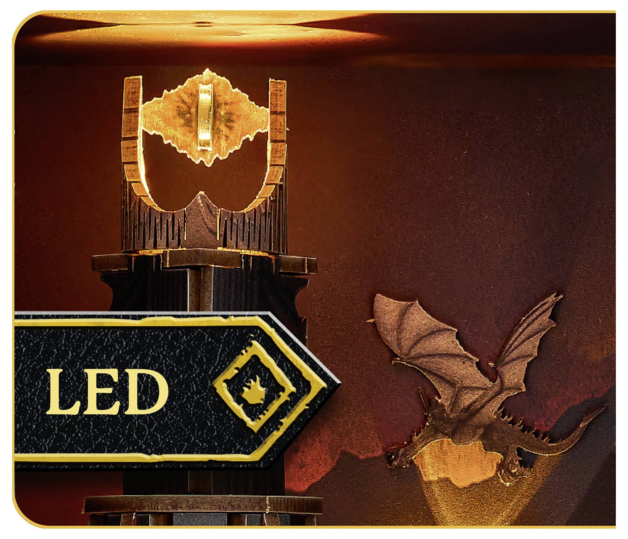 Fantastyczna scena z charakterystycznym smokiem i obiektowatym kształtem przypominającym oko umieszczonym na szczycie wieży. Znak z napisem 'LED' i ikoną gwiazdy wskazuje w lewą stronę. Dominują ciepłe, przyjemne tony barwne.