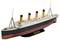 Szczegółowy model statku RMS Titanic, prezentujący jego charakterystyczne cztery kominy, biało-czarny kadłub oraz skomplikowane struktury pokładowe.