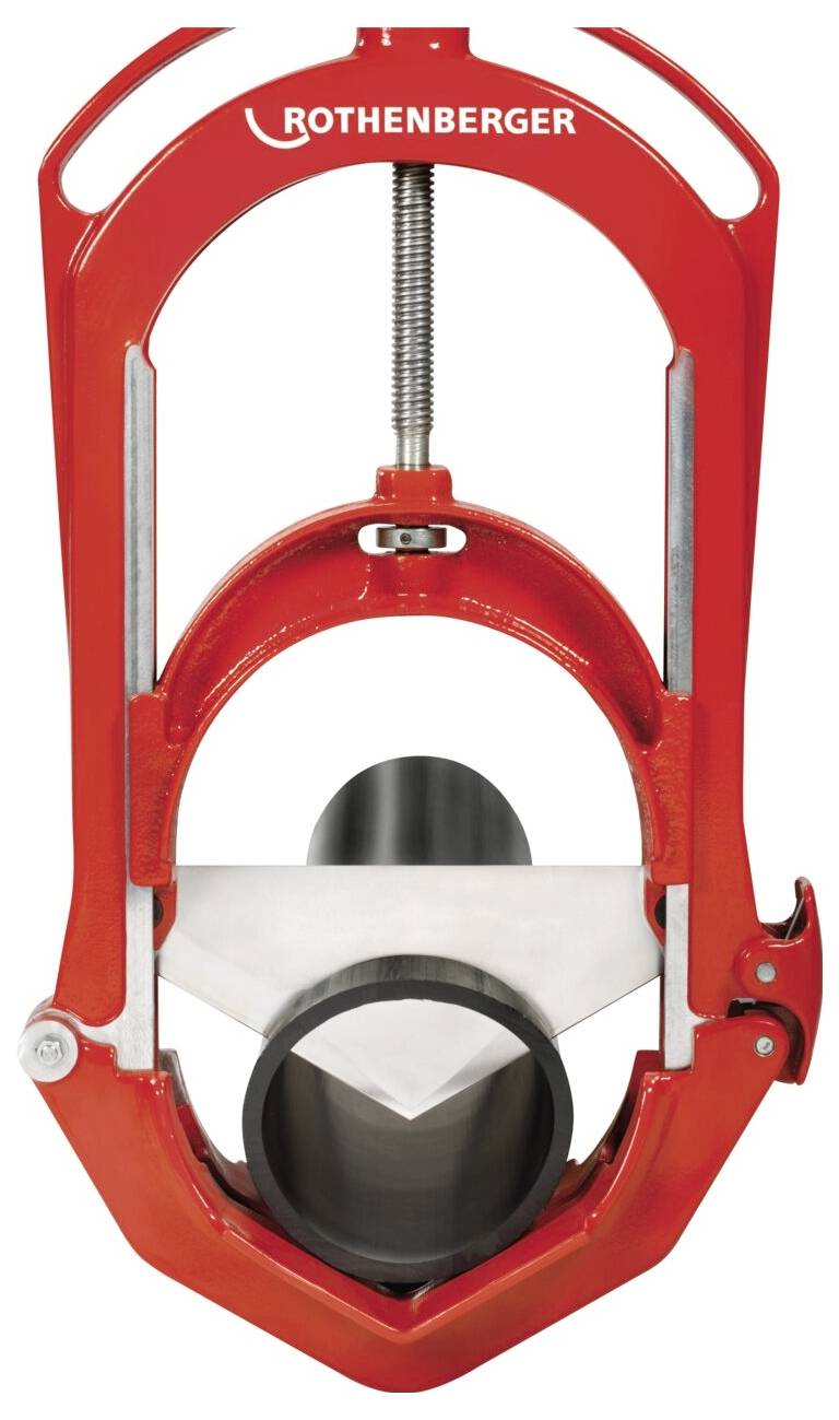 'Obcinacz do rur Rothenberger z czerwoną ramą, wyposażony w centralne ostrze tnące przeznaczone do precyzyjnego cięcia rur metalowych.'