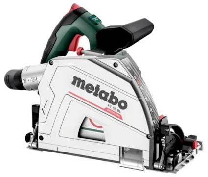 Piła torowa Metabo z czarno-zielonym uchwytem, białą osłoną ostrza i dołączonym portem do kurzu na białym tle.