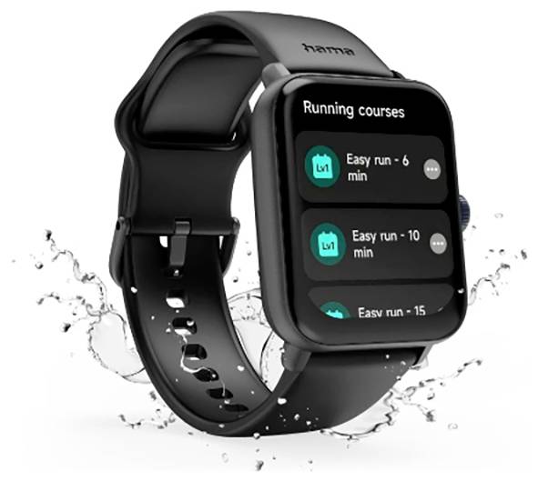 Smartwatch wyświetlający aplikację fitness z różnymi trasami biegowymi. Plamy wody wskazują na wodoodporność.