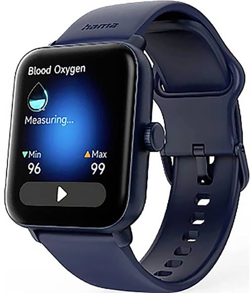 Smartwatch wyświetlający napis 'Pomiar Saturacji Tlenu' z niebieską ikoną kropli. Pomiary wskazują minimum 96 i maksimum 99. Zegarek jest granatowy.