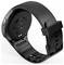 Smukły czarny smartwatch z zaokrągloną tarczą i regulowanym paskiem jest pokazany od tyłu, eksponując jego komponenty sensoryczne.