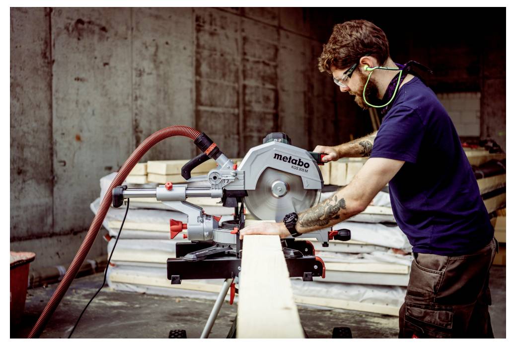 Торцювальна та кутова пилка Metabo KGS 305 M 691216000 1 шт.