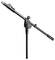 Czarny, regulowany wysięgnik mikrofonowy z pokrętłami zaciskowymi, zaprojektowany do precyzyjnego pozycjonowania w studio lub na scenie.
