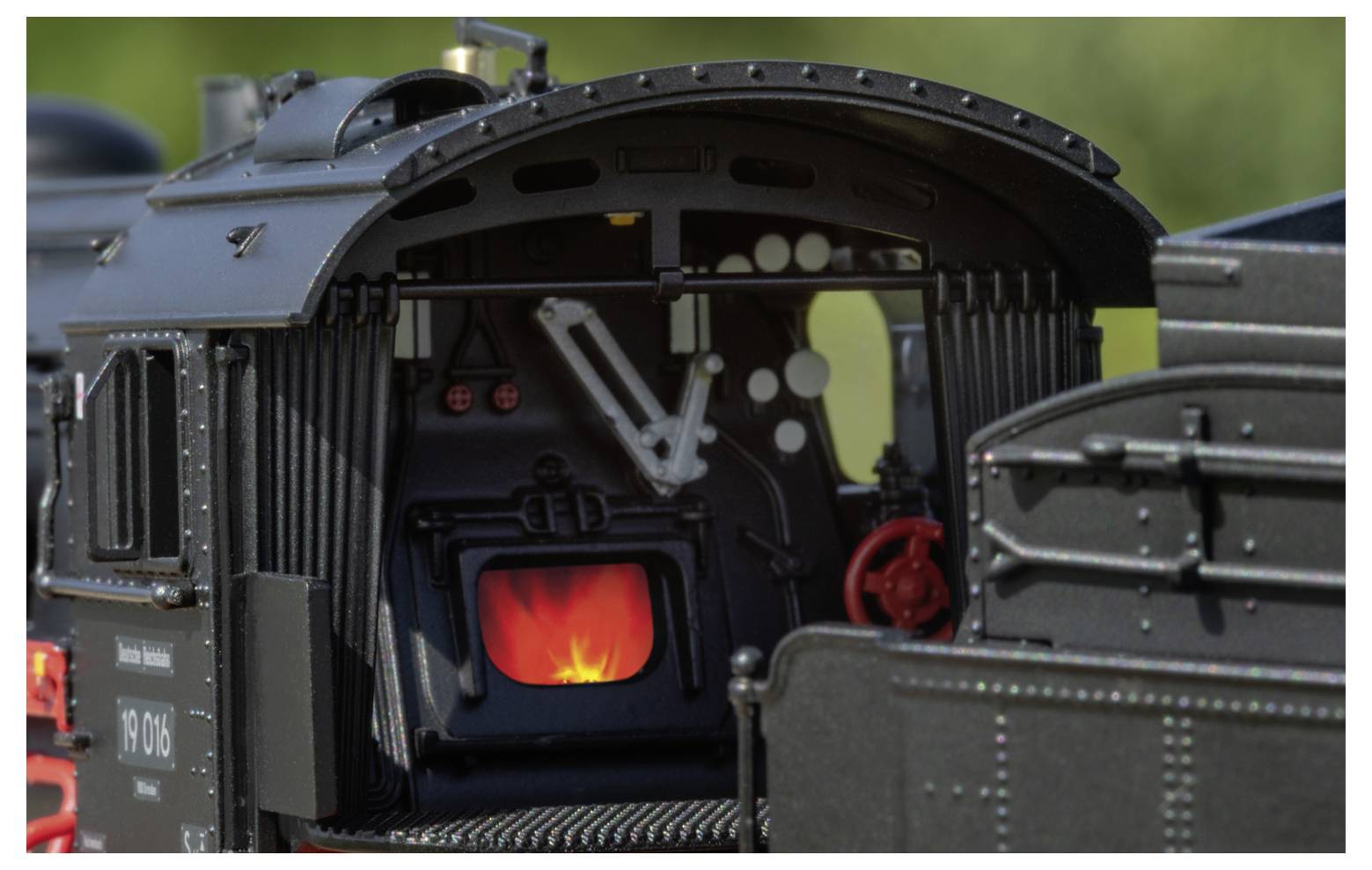 Паровоз H0 Märklin 038190, Цифровий звук змінного струму, Довжина над буферами: 260 мм, Епоха: III