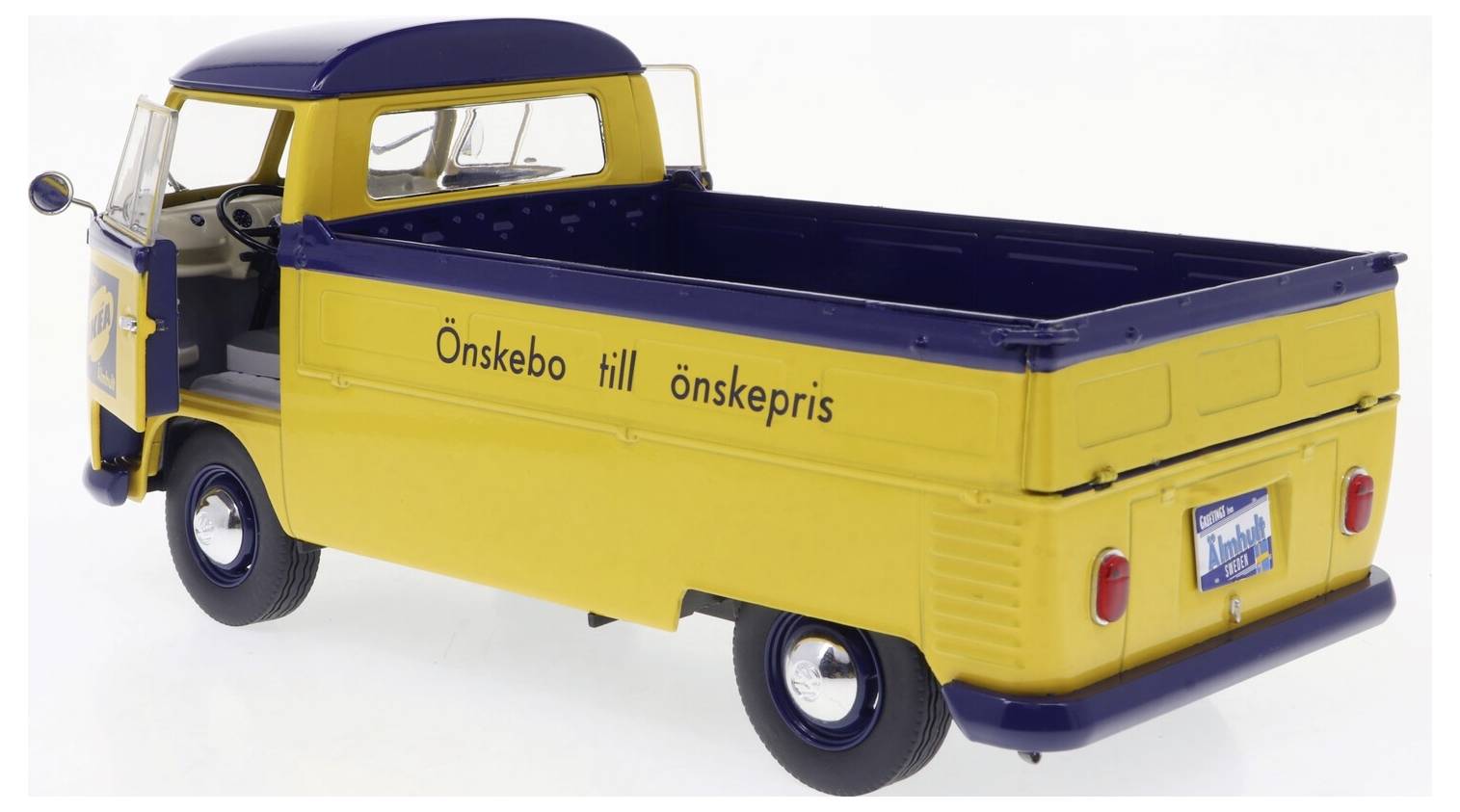 Zabytkowa żółto-niebieska ciężarówka pickup z szwedzkim tekstem 'Önskebo till önskepris' na boku, prezentująca klasyczny design Volkswagena.