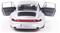 Srebrny model Porsche 911 Carrera 4S sfotografowany z tyłu, z otwartymi obydwoma drzwiami, prezentujący szczegóły wnętrza. Tablica rejestracyjna zawiera napis 'CARRERA 4S'.