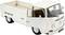 Biały zabytkowy model samochodu dostawczego z otwartymi drzwiami, eksponujący drewniane deski w przestrzeni ładunkowej. Samochód jest sfotografowany od przodu z boku.