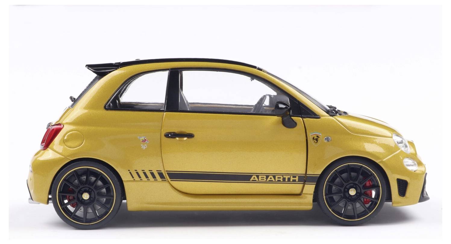 Mały żółty samochód o sportowym profilu nadwozia, z czarnym paskiem z napisem 'Abarth' na boku, czarnymi felgami i tylnym spoilerem.
