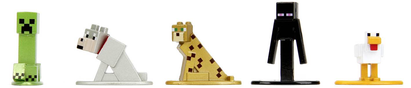Małe figurki zabawkowe przypominające postacie z Minecrafta: Creeper, wilk, ocelot, Enderman i kurczak, ustawione w rzędzie.
