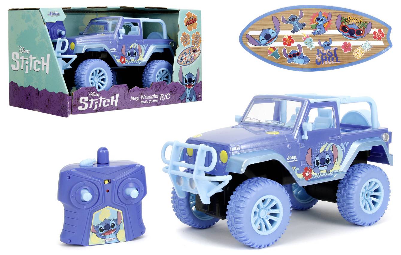 Zabawkowy samochód Jeep sterowany pilotem z motywem 'Disney Stitch' w kolorze niebieskim z wizerunkami Stitcha. W zestawie niebieski pilot oraz opakowanie z grafiką przedstawiającą Stitcha.