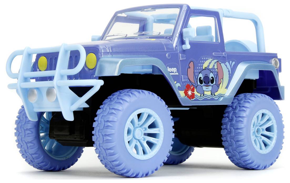 Niebieski zabawkowy samochód Jeep z dużymi oponami i tropikalnym wzorem, na którego boku znajduje się animowana postać kosmaty.
