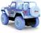 Zabawkowy niebieski Jeep z naklejką 'Stitch', dużymi oponami i widocznym wnętrzem.