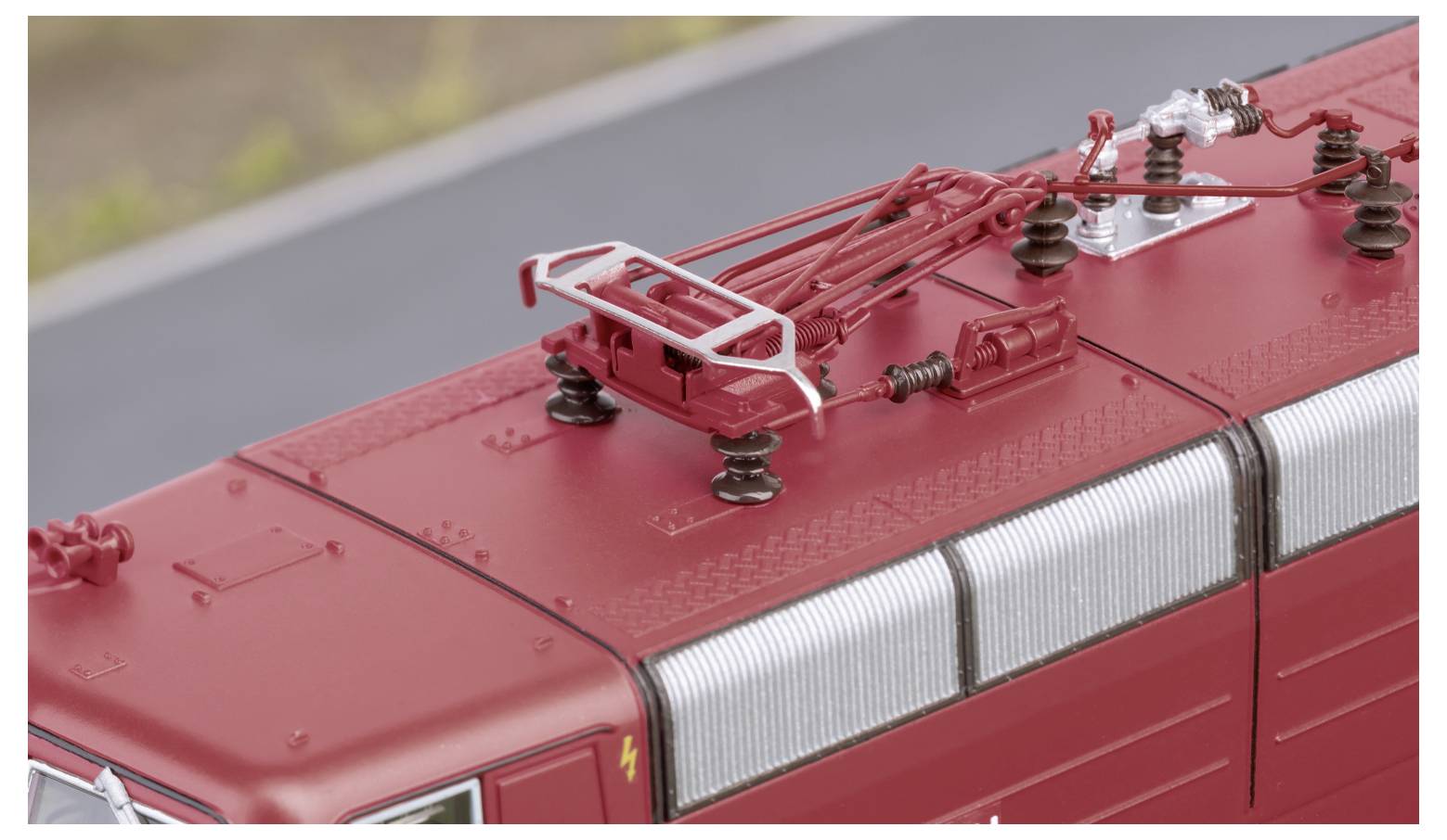 Електровоз H0 TRIX H0 T25186, цифровий звук постійного струму, довжина над буферами: 205 мм