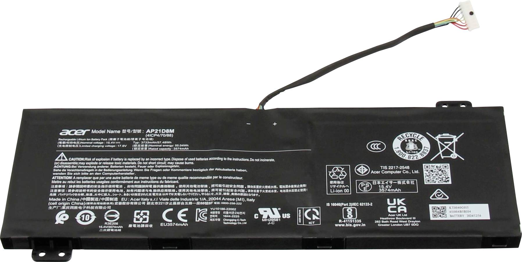 Czarny akumulator do laptopa Acer z numerem modelu BT.04B8, z białymi ikonami bezpieczeństwa i certyfikacji, złączem wtykowym oraz informacjami regulacyjnymi.