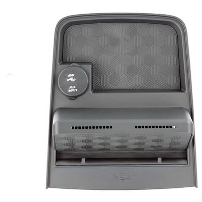 Zbliżenie szarego panelu konsoli samochodu InBay z pokrywą portu wejściowego USB/AUX i teksturowaną tacką do przechowywania.