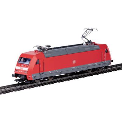 Model czerwonego elektrycznego lokomotywy pociągu jest pokazany na odcinku toru.