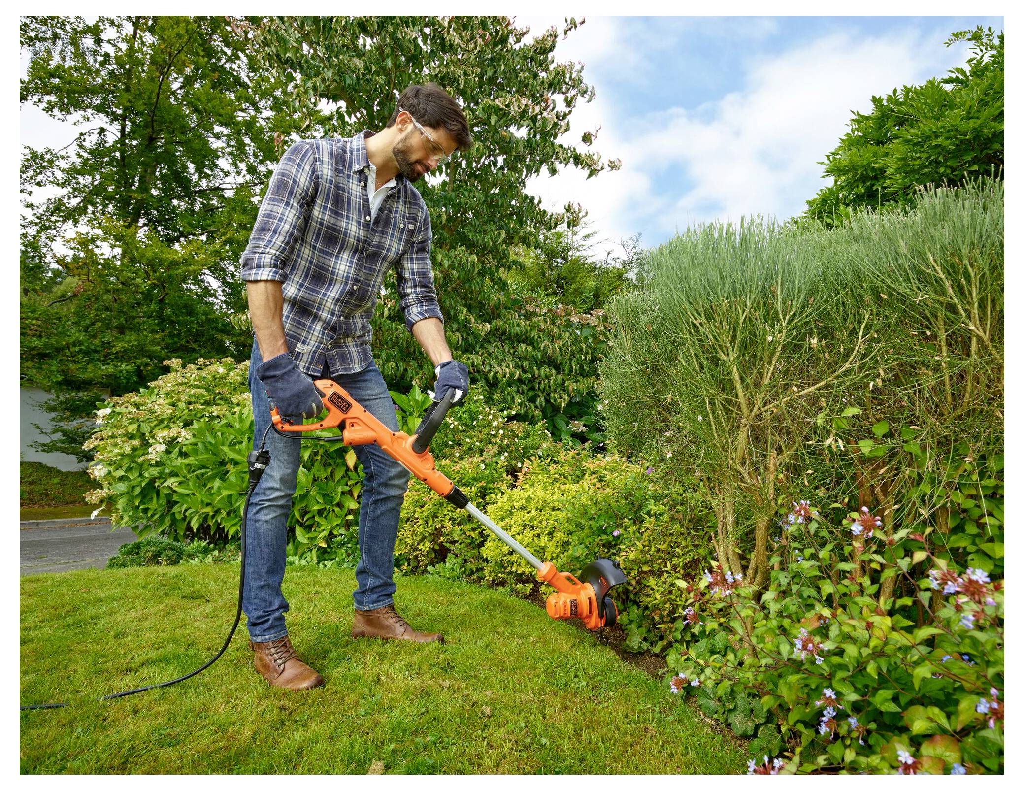 Електричний тример Black & Decker 230V Максимальна ширина скошування: 25 см