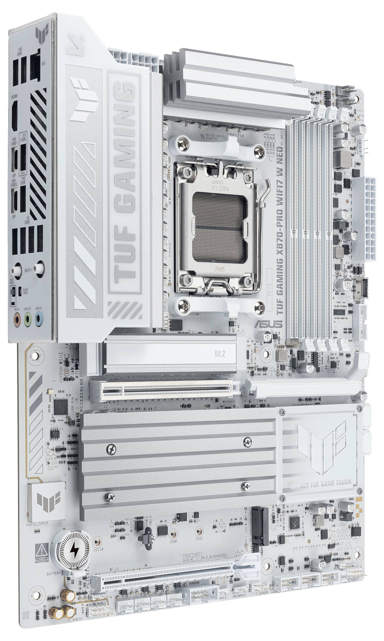 Srebrna płyta główna TUF Gaming X670E-Pro z wieloma gniazdami i złączami dla komputera, ustawiona pod kątem, aby pokazać funkcje i układ.
