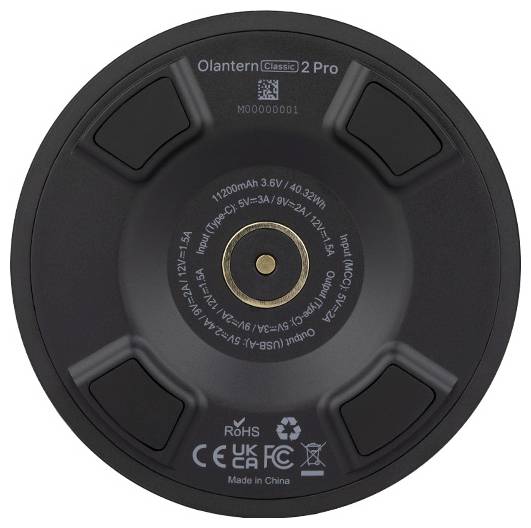 'Zbliżony widok podstawy Olantern Classic 2 Pro, pokazujący numer modelu, certyfikaty bezpieczeństwa i specyfikacje techniczne.'